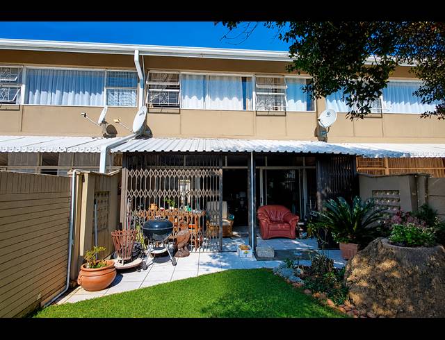 2 BEDROOM DUPLEX FOR SALE IN THREE RIVERS